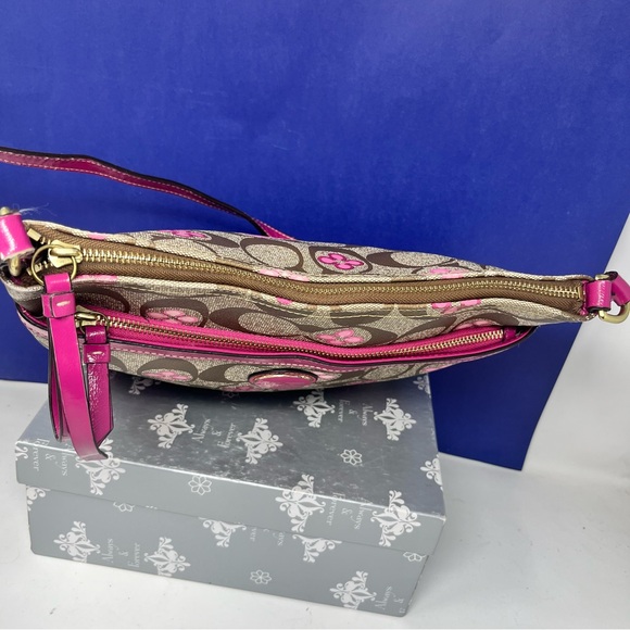 Coach Peyton Signature Clover Crossbody Bag Coach Factory - Picture 5 of 11
